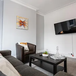  Holiday home Cheadle Village
